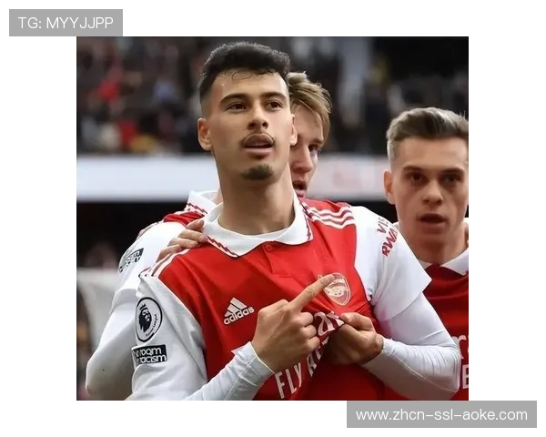 马丁内利推搡布拉德利引发黄牌，枪手平局收场埋隐患